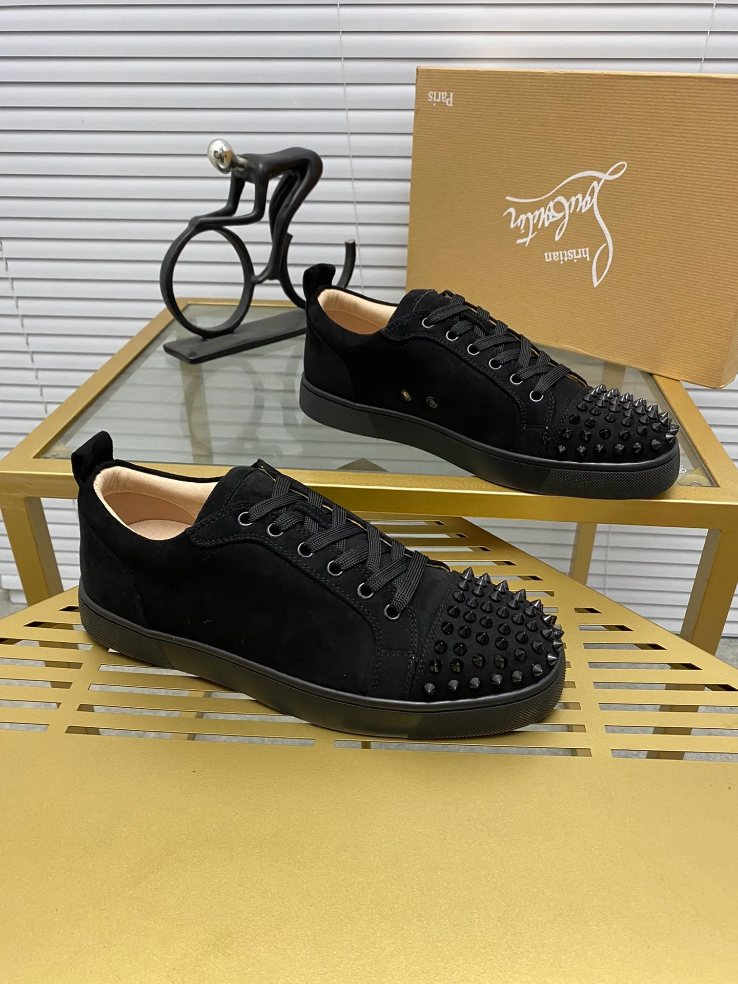 Ex-factory price 420. christian louboutin (CL red sole shoes) counter nail series, high-top casual sneakers for couples 📢 📢 📢 Exclusive hot style release 🎈🎈💪 Movable latex feet 👻 Finished outsole stitching line [satisfied] 😝Female 35-40# Male 38#-46, global supply😝 [Top version]: Original imported cowhide upper, top original leather lining, original molded TPU outsole, original 1:1 detail processing, original shoe last, large quantities in stock, rest assured as shown above